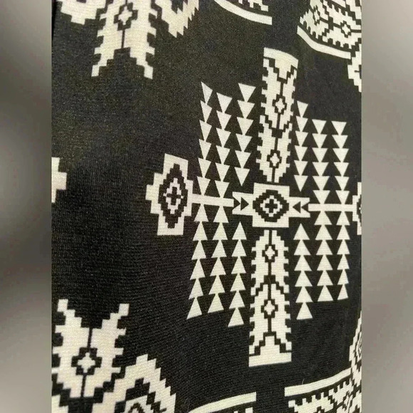 Charlotte Russe Black Cream Aztec Print Stretchy Pencil Skirt Midi Size Medium - Picture 5 of 10